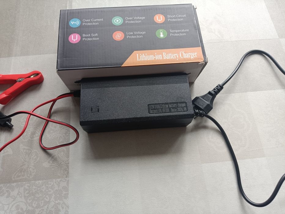 Зарядний пристрій для LiFePO4 акумуляторів 14,6В 10А