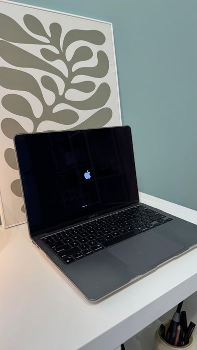MacBook Air M1 13.3"
Pamięć: 8GB RAM
Dysk: 256GB SSD
Ba