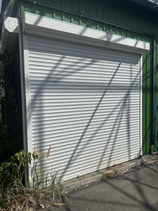 Ролета з під базарного кіоска