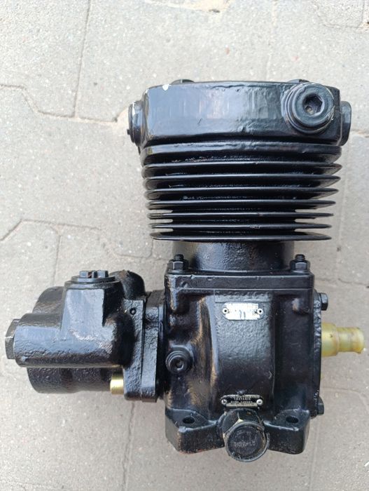 Sprężarka powietrza z pompą wspomagania