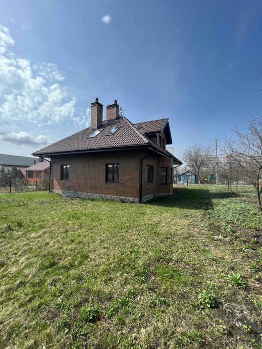 Продам новый дом 138м2 с приватизированным участком 9 соток.