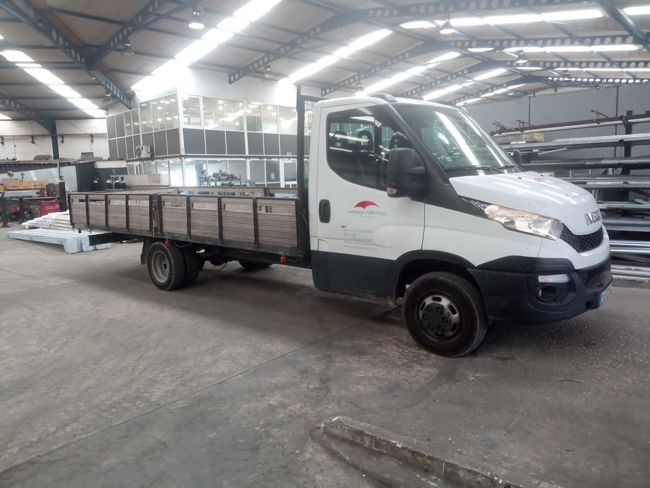 Carrinha Iveco caixa aberta