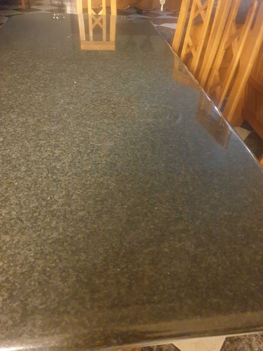 Mesa com granito