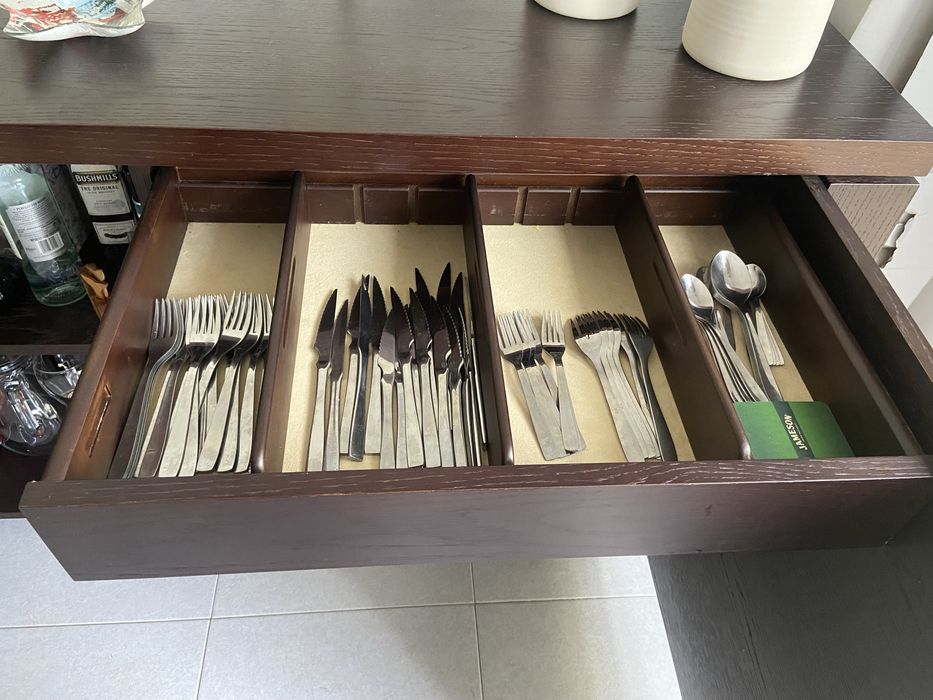 Aparador em madeira maciça