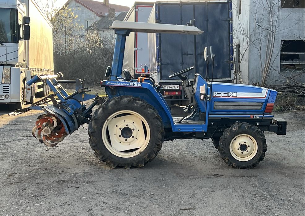 Трактор ісекі 235. Iseki мінітрактор