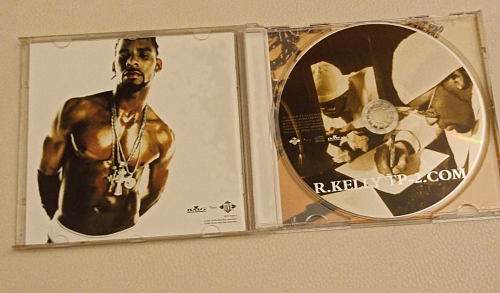 R. Kelly - TP-2.com436057269475092481