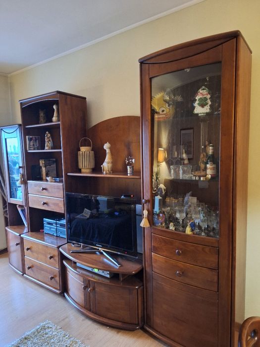 Mobília sala com aparador e mesa com cadeiras