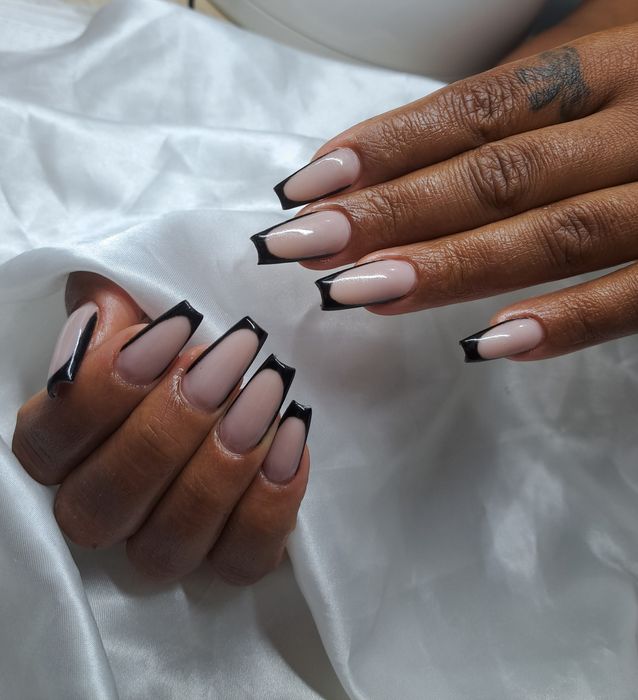 Unhas de gelinho pestanas e depilacao a laser.