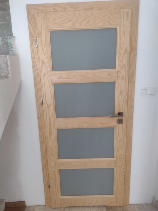 Drzwi wewnętrzne drewniane lakierowane