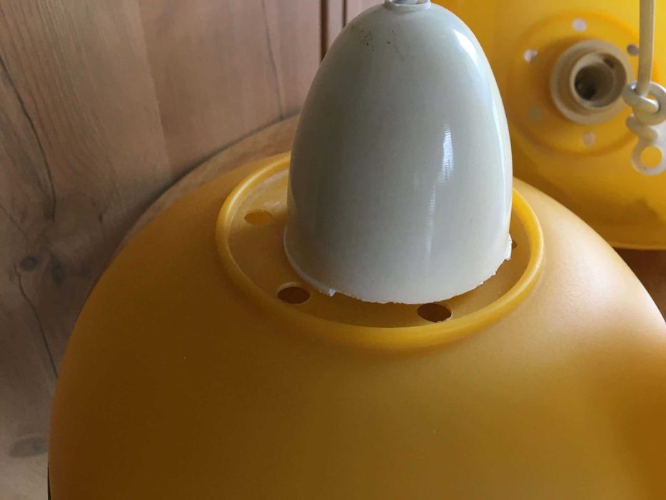 3 plastikowe lampy wiszące