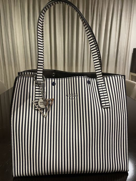 Bolsa marca GUESS NOVA