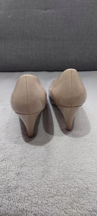 Buty na obcasie.