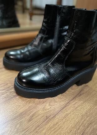 Черевики лаковані