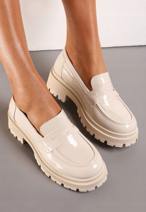 Beżowe Mokasyny Lakierowane R 40