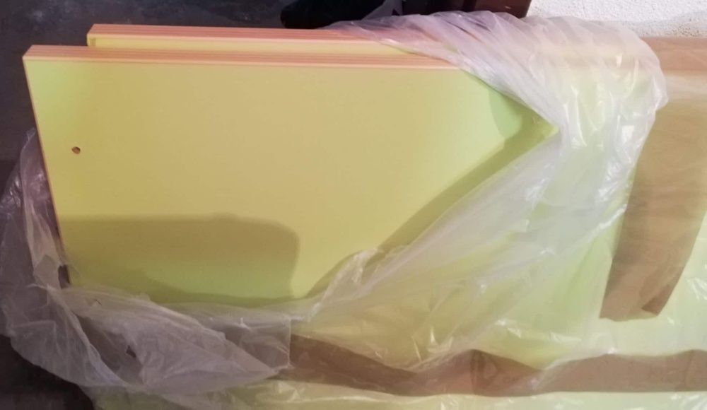 Cama de criança com cabeceira verde alface com Colchão.