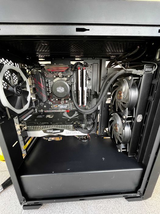 Pc gamer com ryzen 7 2700 , rtx 2060 e 16gb de ram.