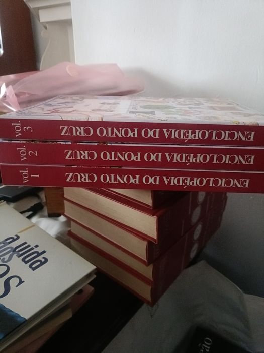 Venda de coleção de livros de ponto de cruz