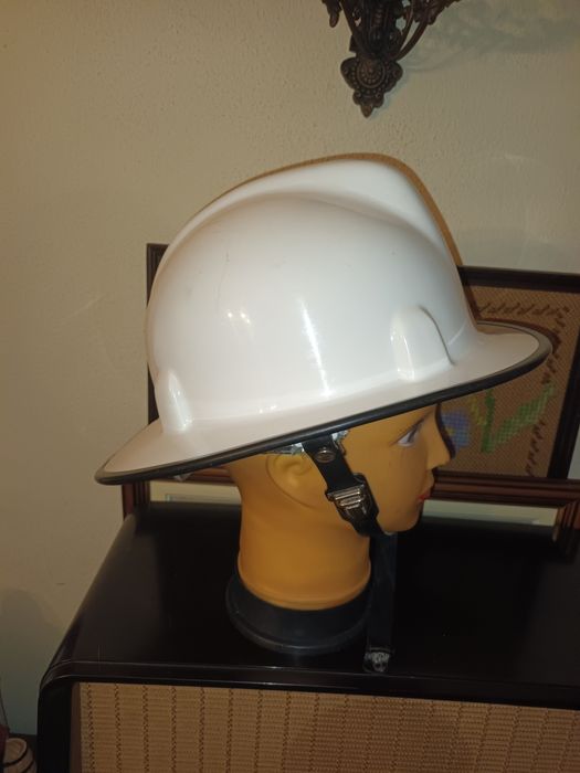 Capacete de bombeiros