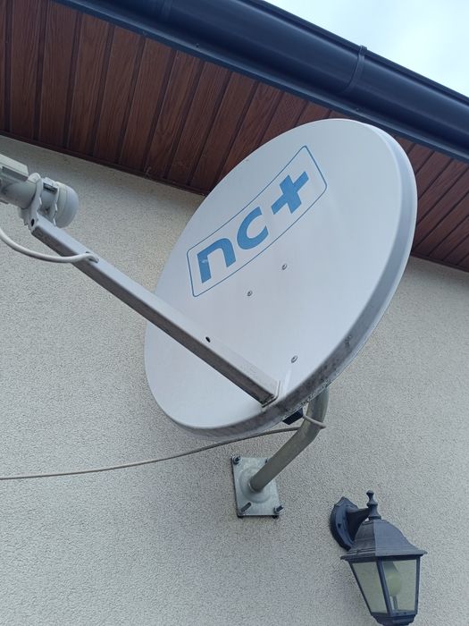 Antena satelitarna