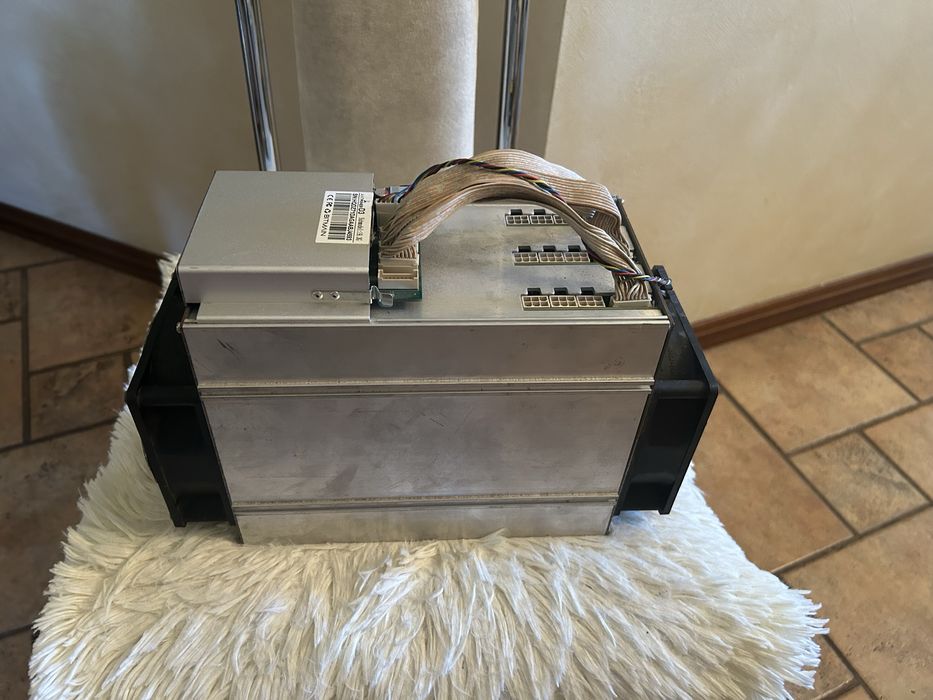 Майнер Bitmain Antminer D3.