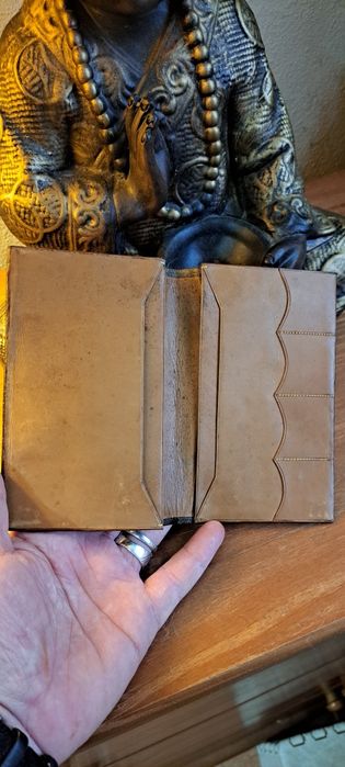 Carteiras vintage pele e prata.