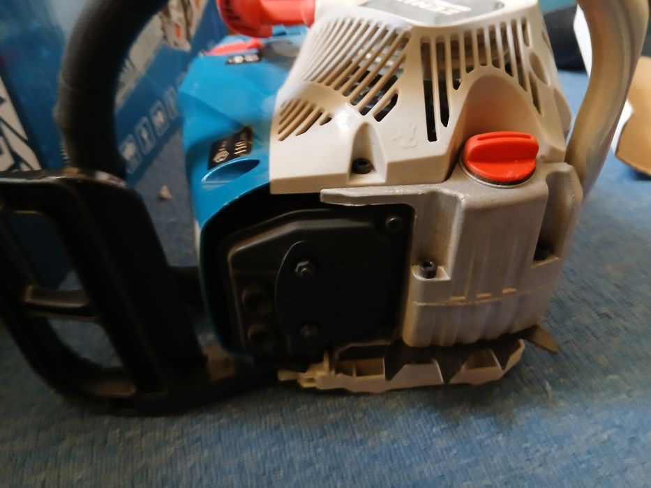 Продам бензопилу зенит