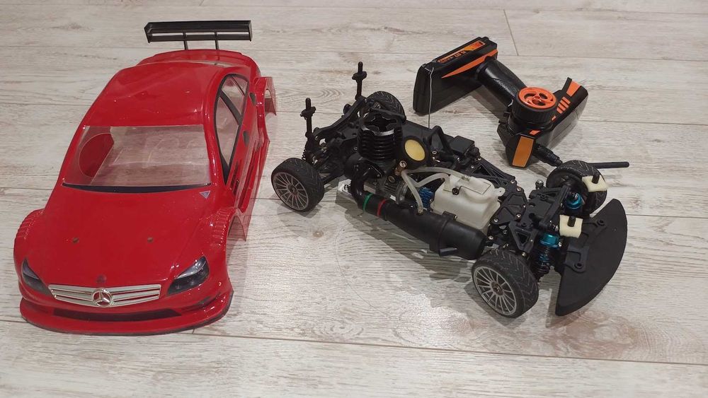 Радіокерована модель AMG Mercedes від Deagostini. Нітро двигун.