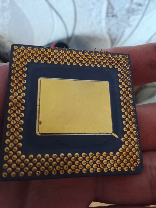 Процесор AMD-K5 з нього можна отримати 0,5золота 999 проби