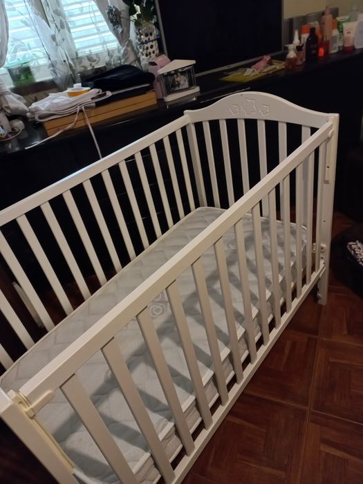 Berço branco como novo, com colchão