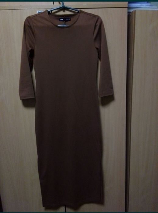 Сукня футляр з трикотажу. Шоколадна сукня з розрізами