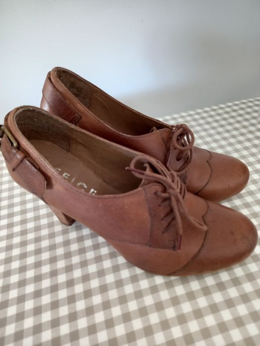 Sapatos pele tam. 39