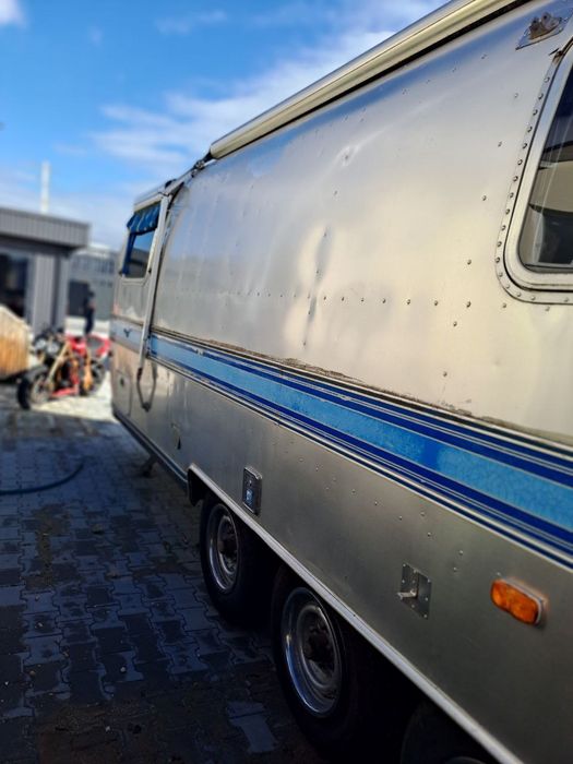 Автобудинок Airstream