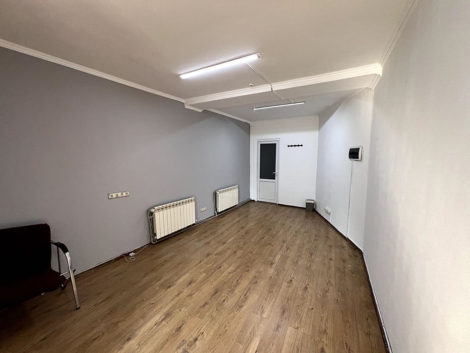 Сдам светлый уютный офис 25 м2. Таирова, Кадоры. В цену входит коммуналка и работа генератора