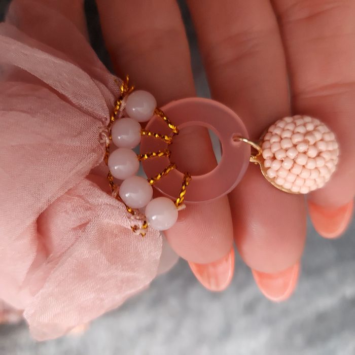 Kolczyki bardzo lekkie boho pudrowy róż koraliki