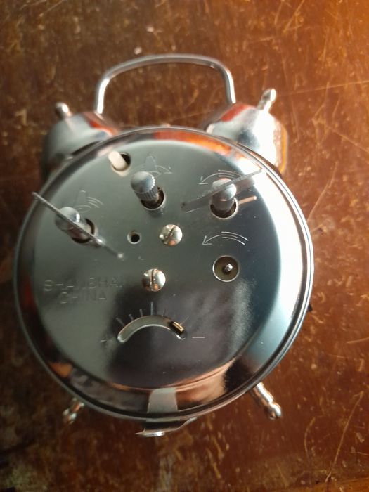 13€   Relógio a corda antigo.