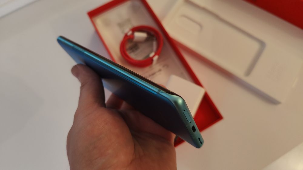 Продам One Plus 8 pro 12/256