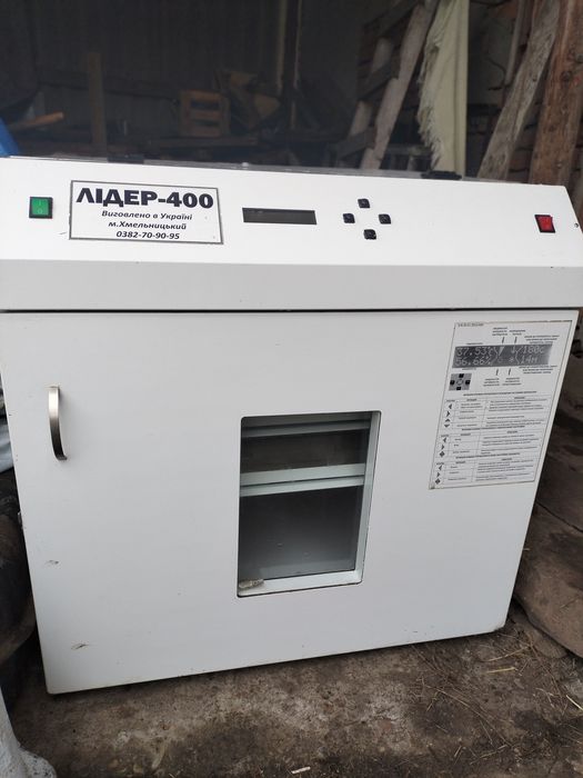Продам інкубатор лідер 400