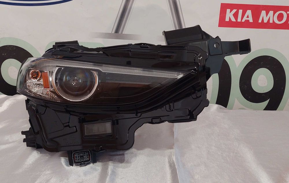 Фара Mazda 3 series 2019 2020 2021 Мазда