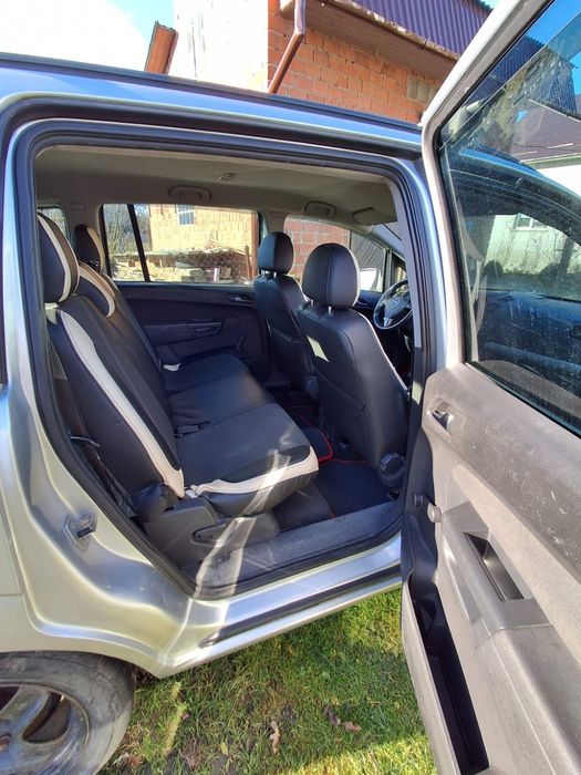 Продаю авто опель Zafira 2010р.