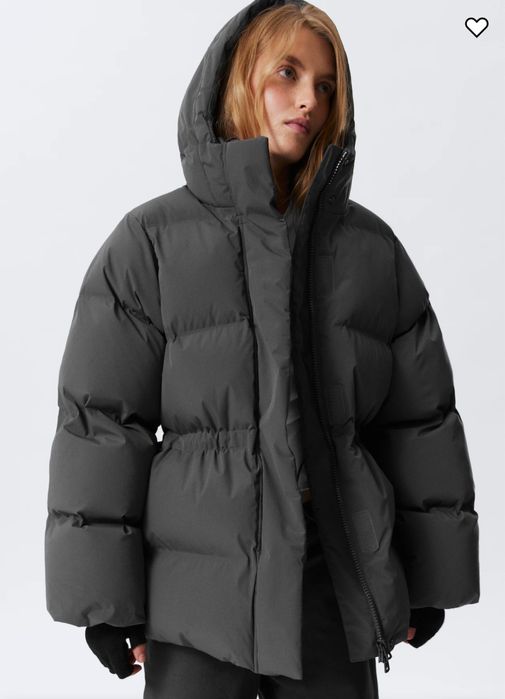 Пуховик weekday сірий