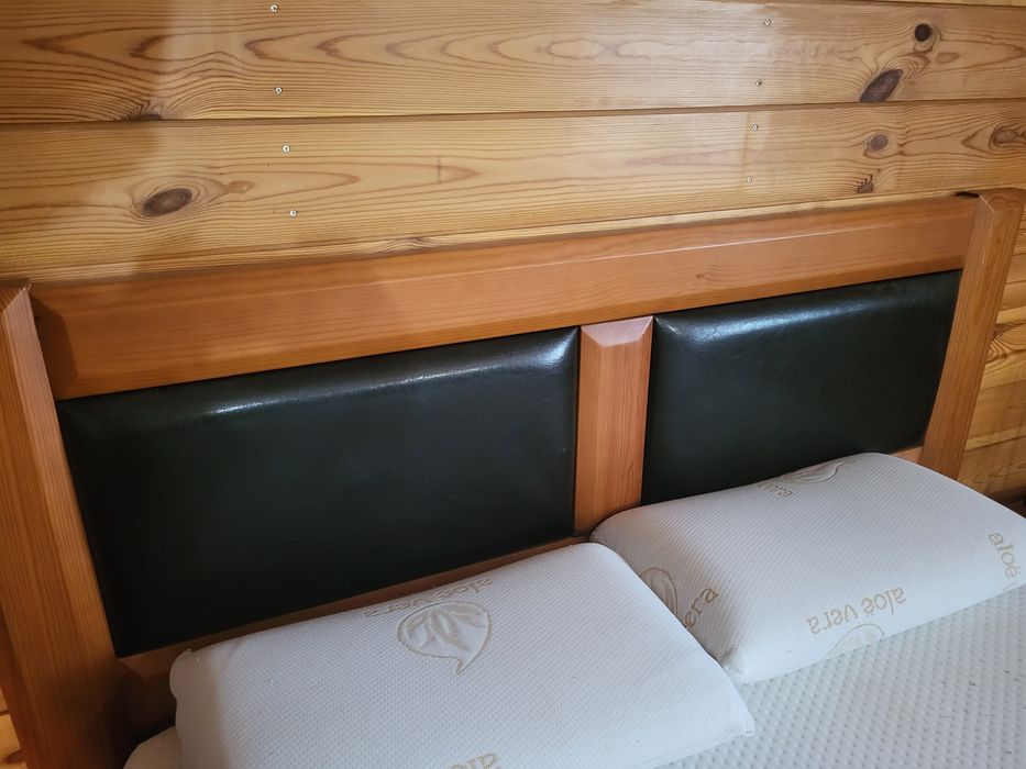 Conjunto de Quarto (Cama Casal + Mesas de Cabeceira + Cómoda)