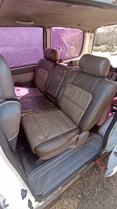 Nissan venete 2000рік
