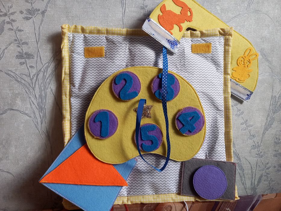 Тактильные планшеты из фетра.
