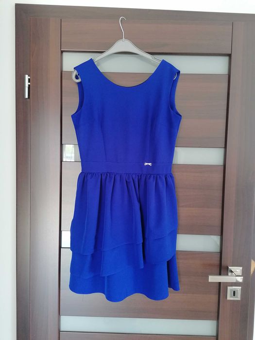 Ciemnoniebieska sukienka