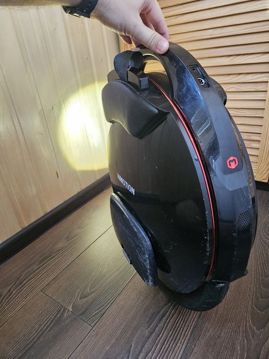 Моноколесо Inmotion V8F, макс швид 35 км/год, запас 50 км, пробіг 2900