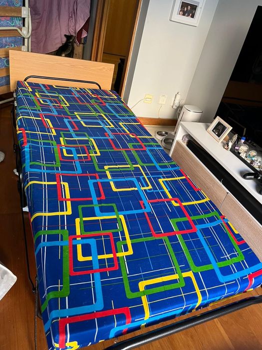 2 camas dobráveis com colchão - móvel de abrir e fechar com mesinha