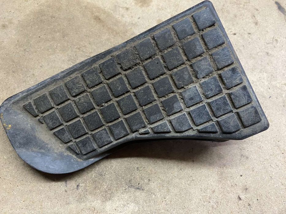 Подножка накладка под ногу подставка Тойота Авенсис т25 58192-05030