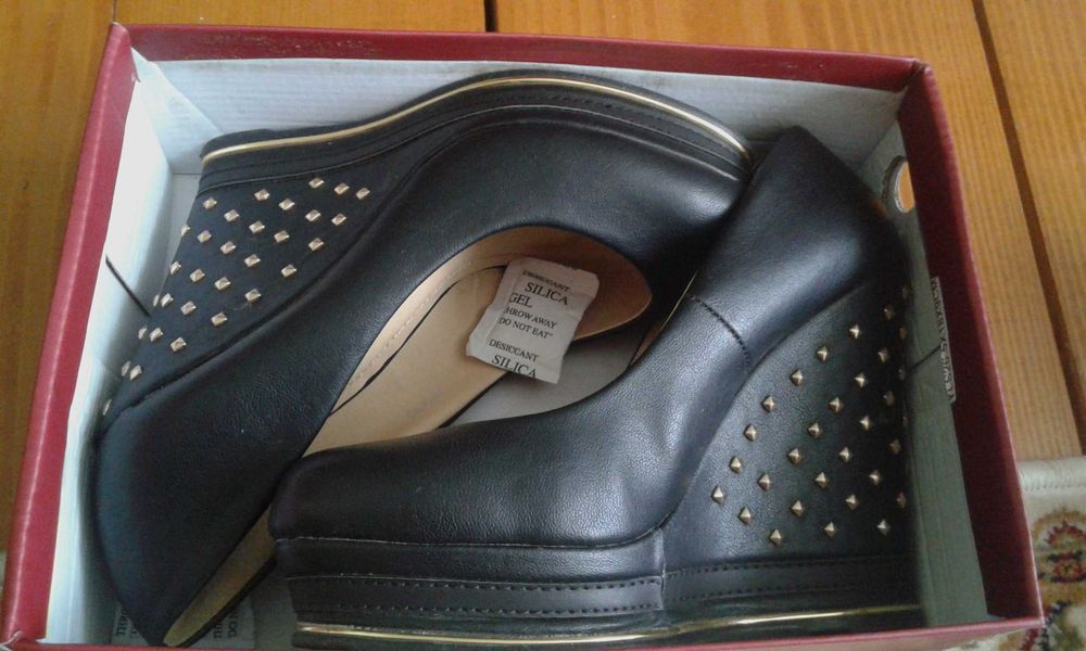 Взуття доросле. Туфлі. 37р.