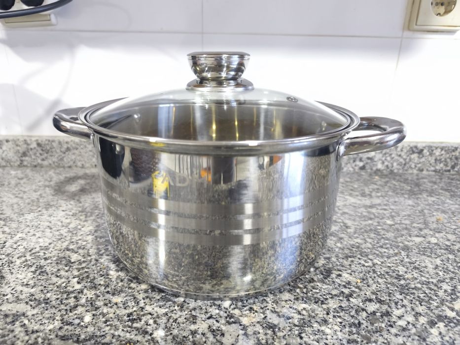 Trem de 6 panelas de cozinha em inox