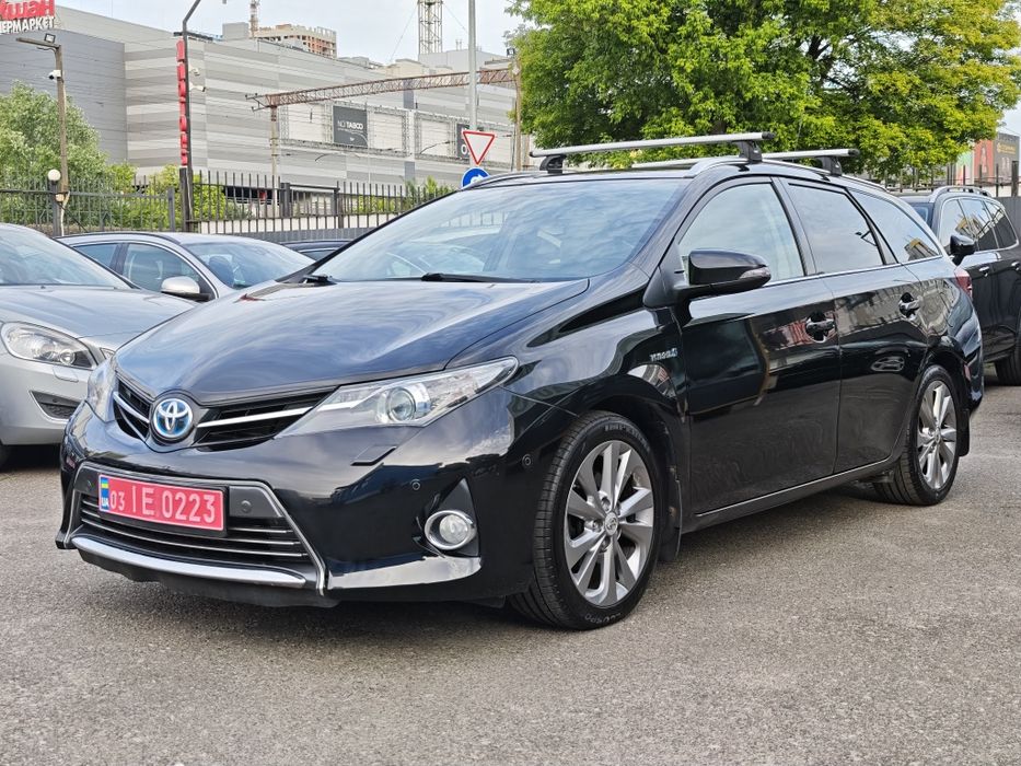 TOYOTA AURIS HYBRID 1,8 бенз+електро  2014 ІДЕАЛ ВІДЕО